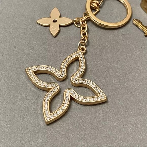 LOUIS VUITTON LOCK AND KEY 🔐 ON GOLD TONE KEYCHAIN #306 - Picture 8 of 8